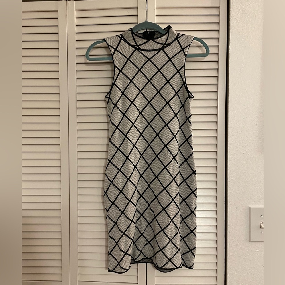 Romeo & Juliet Couture Black and White Geometric Mini Dress